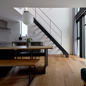 <p>2階建<br />
吹き抜け</p>
