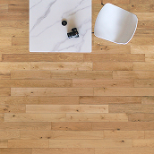 <p>床材<br />
オーク複層挽板フローリング</p>
