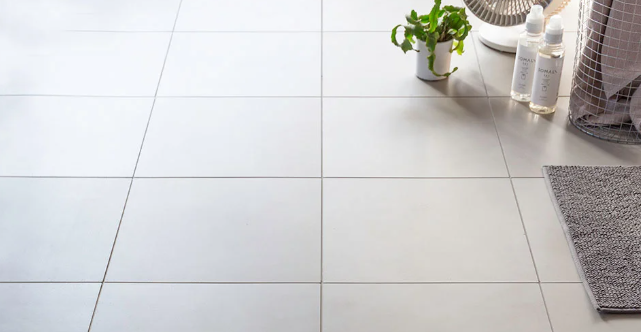 <p>水まわり床材<br />
塩ビタイル</p>
